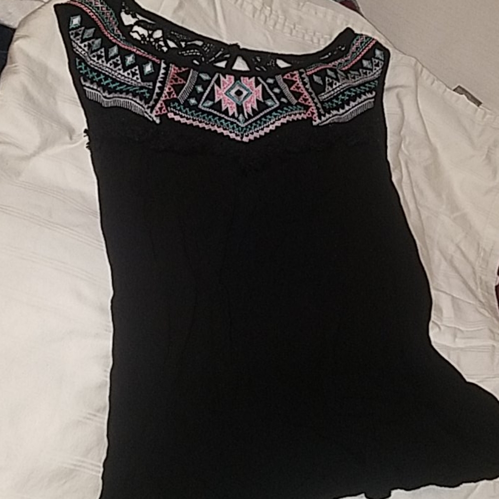 👻EUC- Aztec top